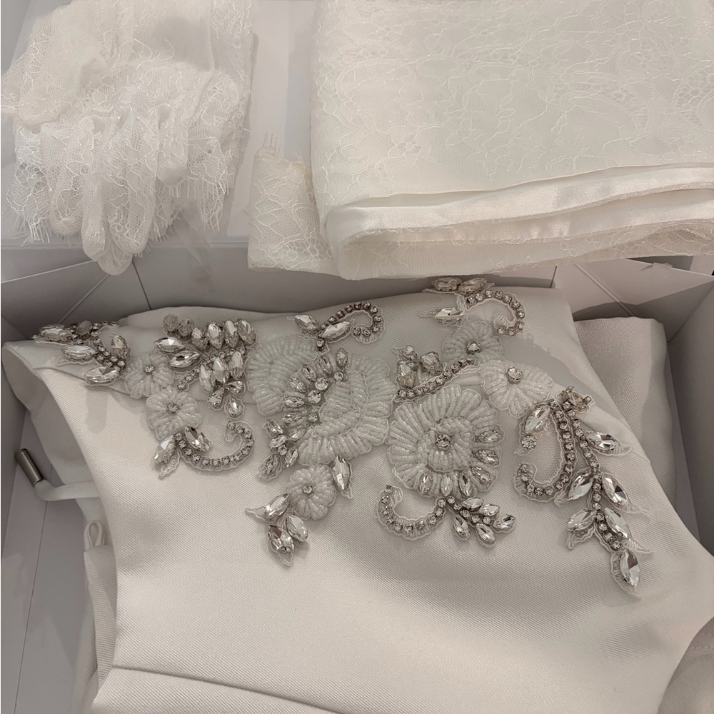 Embellished White Strapless Mini Dress with Choker and Lace Gloves - Picture 3 of 5
